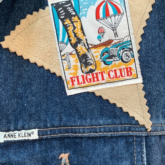 Anne Klein VINTAGE Denim vest. World traveler patches and fringe size large - Picture 8 of 17